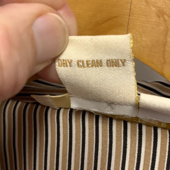 Peck & Peck Tan Navy Striped Silk Charmeuse V-neck Button Front Blouse Size 10 - Picture 7 of 12